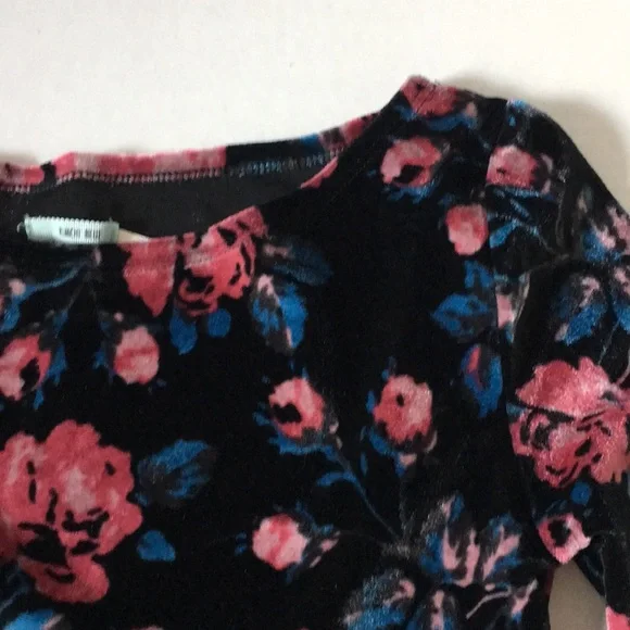 UO Kimchi Blue Velvet Velour Floral Crop Top black - Picture 4 of 10